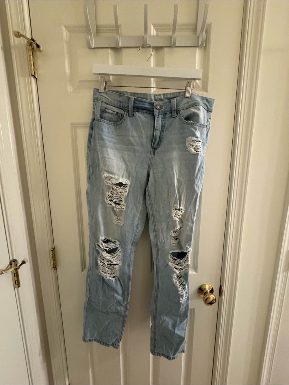 Women’s Distressed Light Blue Boyfriend Jeans